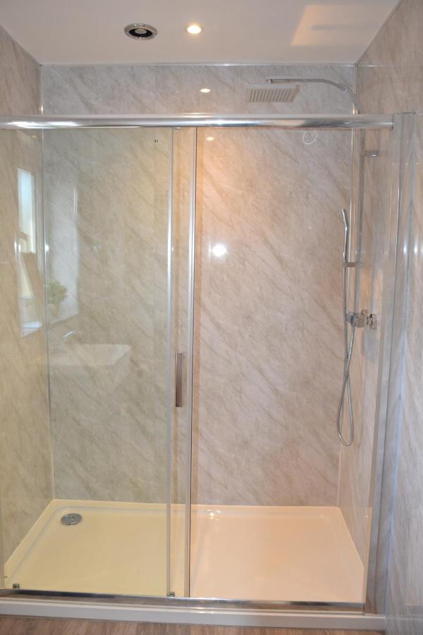Wisteria 2 Bed House - Stayseekers Apartment Salisbury