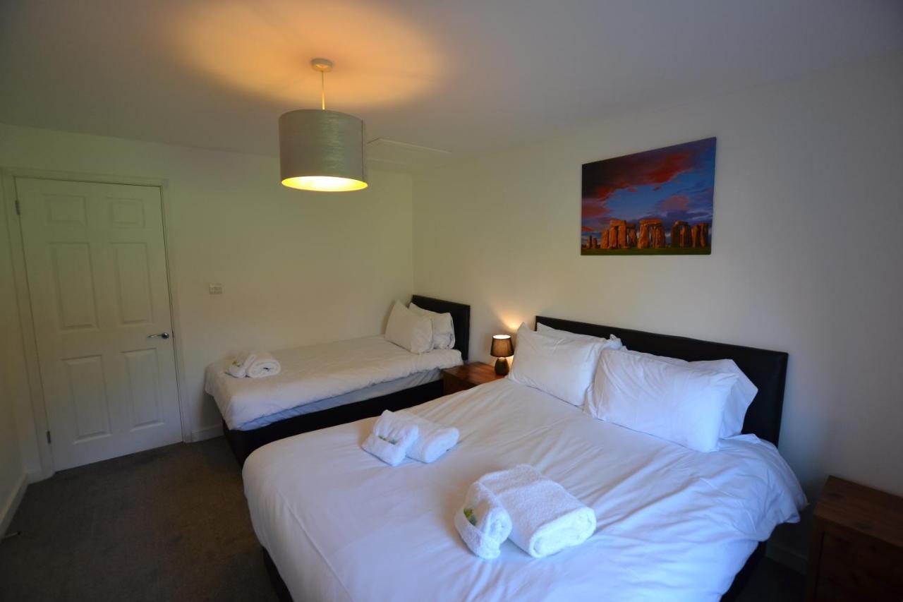 Wisteria 2 Bed House - Stayseekers Apartment Salisbury