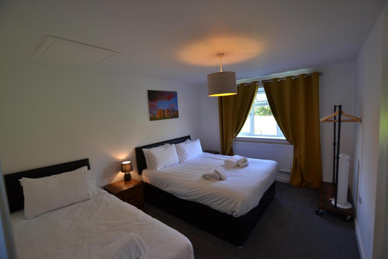 Wisteria 2 Bed House - Stayseekers Apartment Salisbury